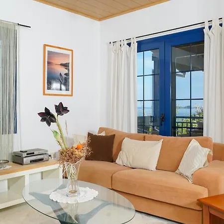 Villa Coastal Charm *