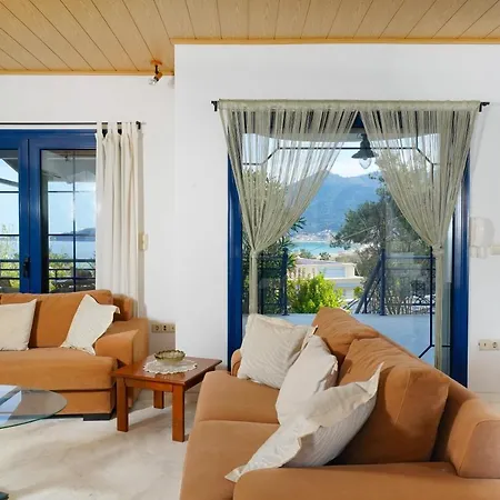 Villa Coastal Charm *