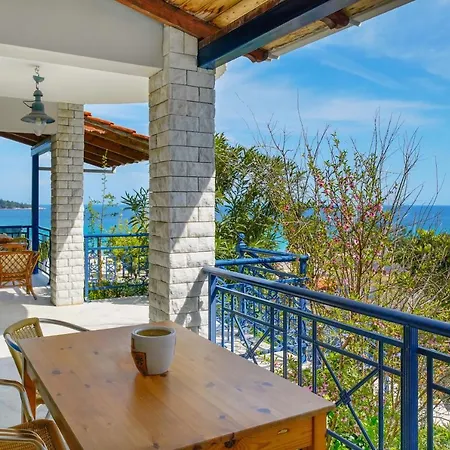 Villa Coastal Charm
