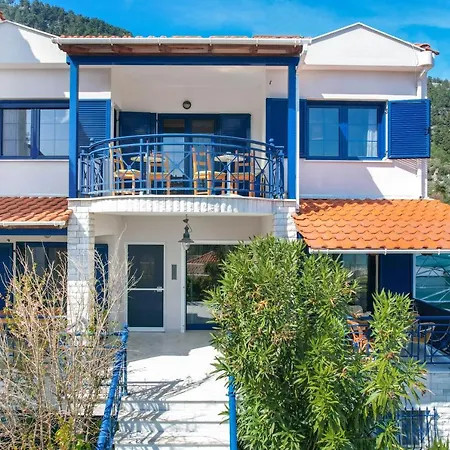 Coastal Charm Villa *